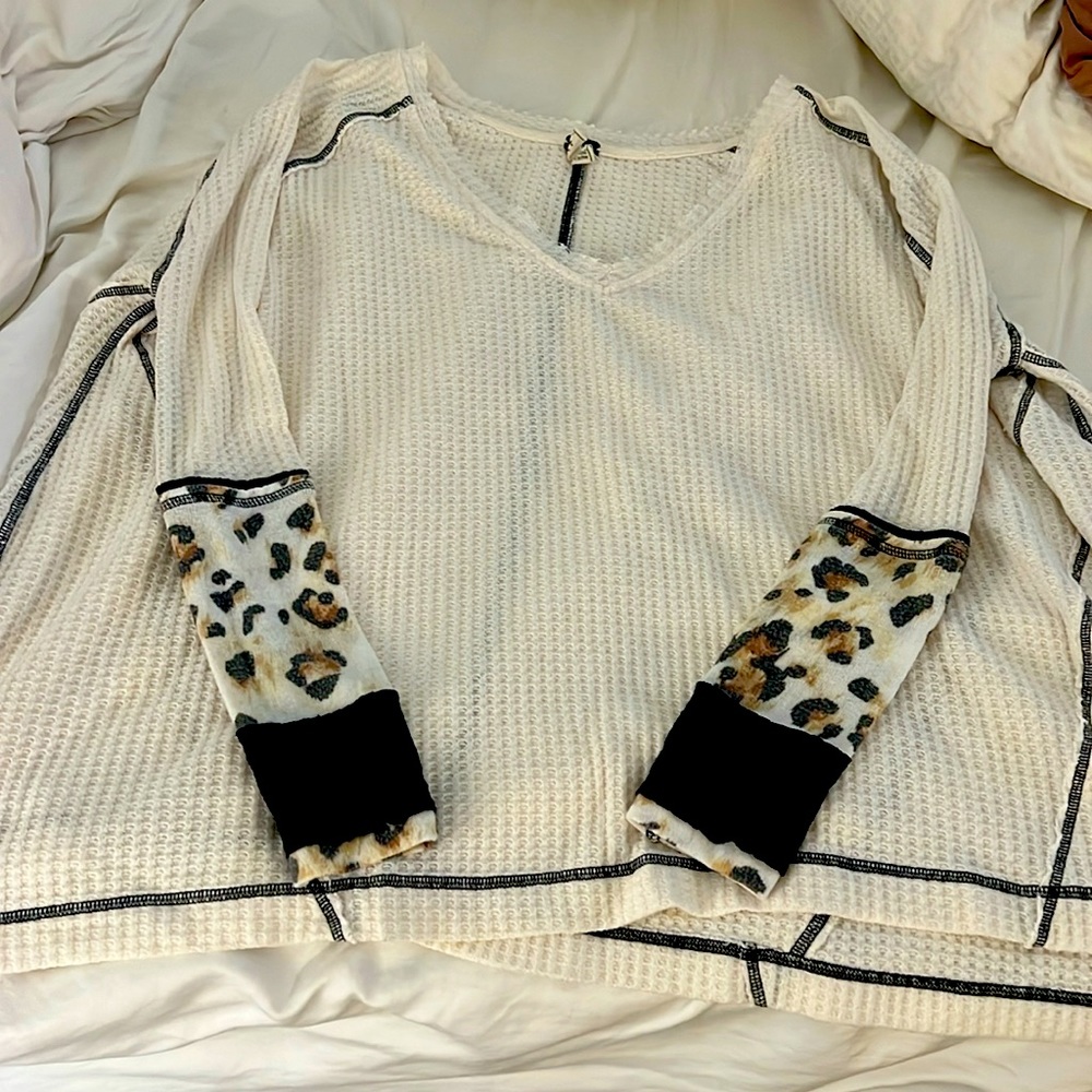 Free people thermal cream black and leopard CS (oversized)